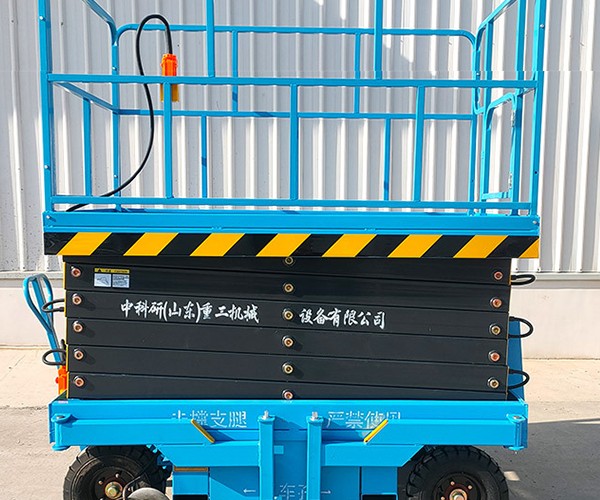 玛沁自行走升降机